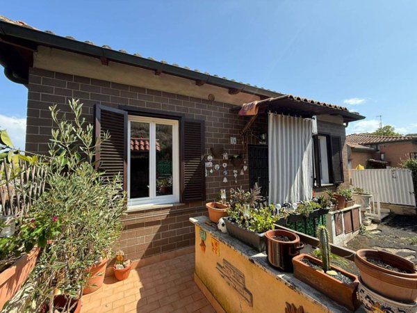 casa indipendente in vendita a Roma in zona Magliana Vecchia