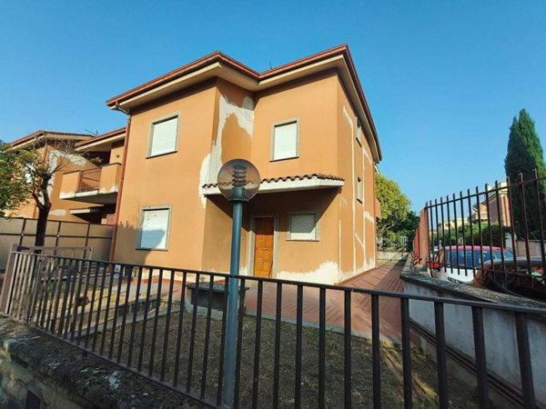 casa indipendente in vendita a Roma in zona Casal Morena