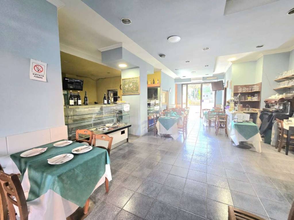negozio in vendita a Roma in zona Collatino