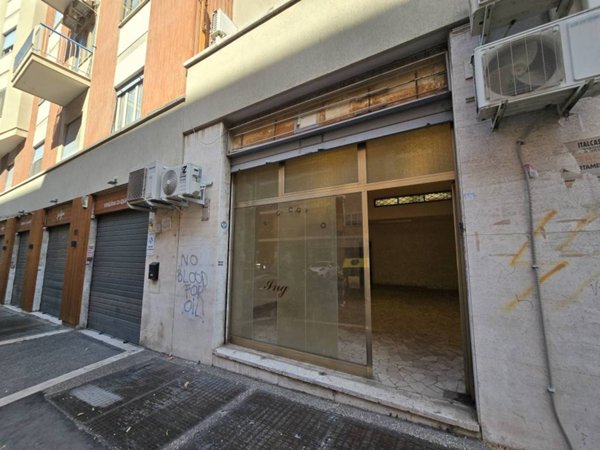 negozio in vendita a Roma in zona Appio Latino