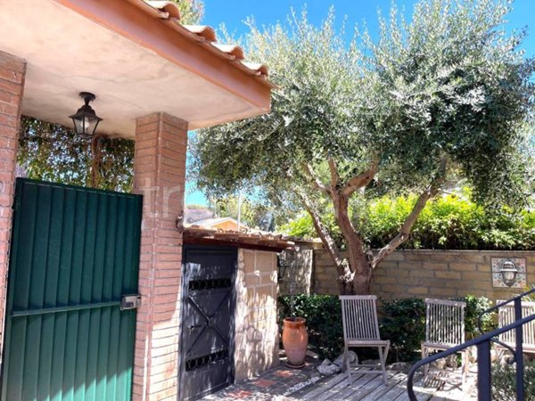 casa indipendente in vendita a Roma in zona Infernetto