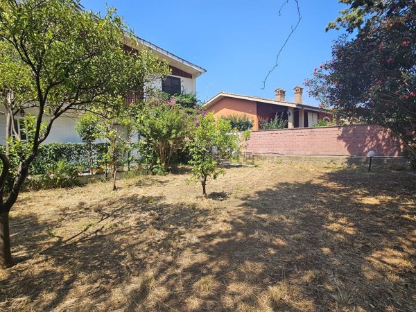 casa indipendente in vendita a Roma in zona Infernetto