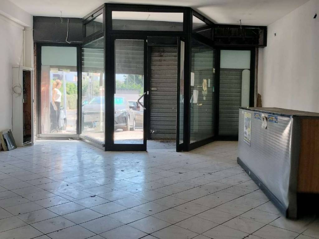 negozio in vendita a Roma in zona Acilia