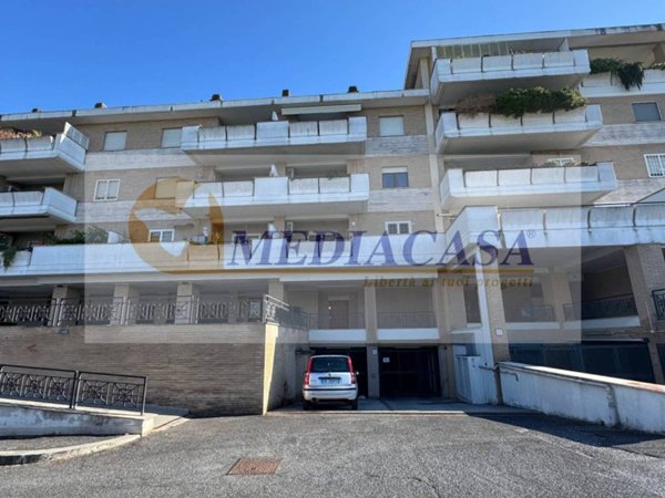 locale commerciale in vendita a Roma in zona La Storta