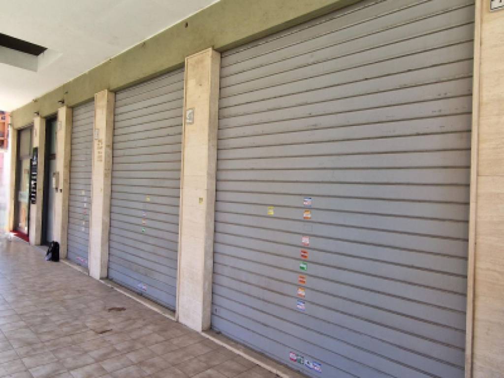 negozio in vendita a Roma in zona Monte Sacro/Talenti