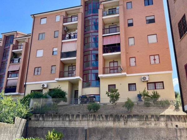appartamento in vendita a Roma in zona Massimina/Casal Lumbroso