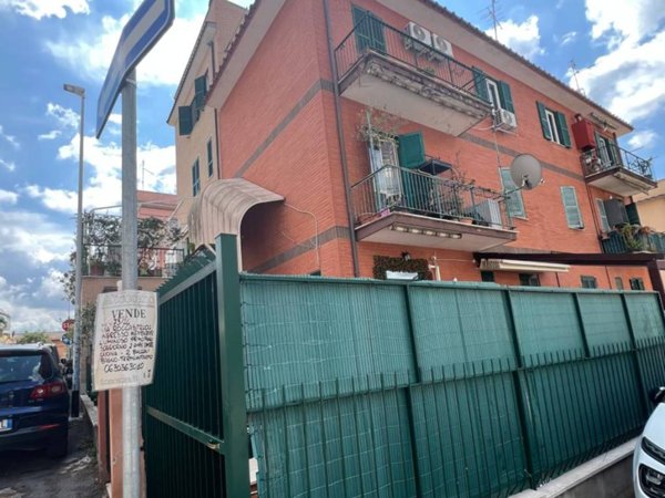 appartamento in vendita a Roma in zona Tomba di Nerone