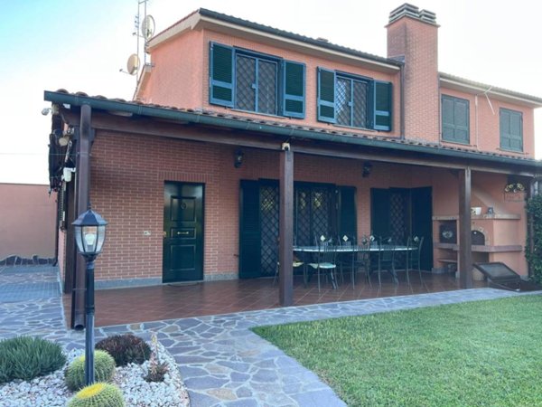 casa indipendente in vendita a Roma in zona Infernetto