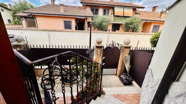 casa indipendente in vendita a Roma in zona Ostia Antica