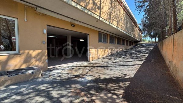 locale commerciale in vendita a Roma in zona Torrevecchia