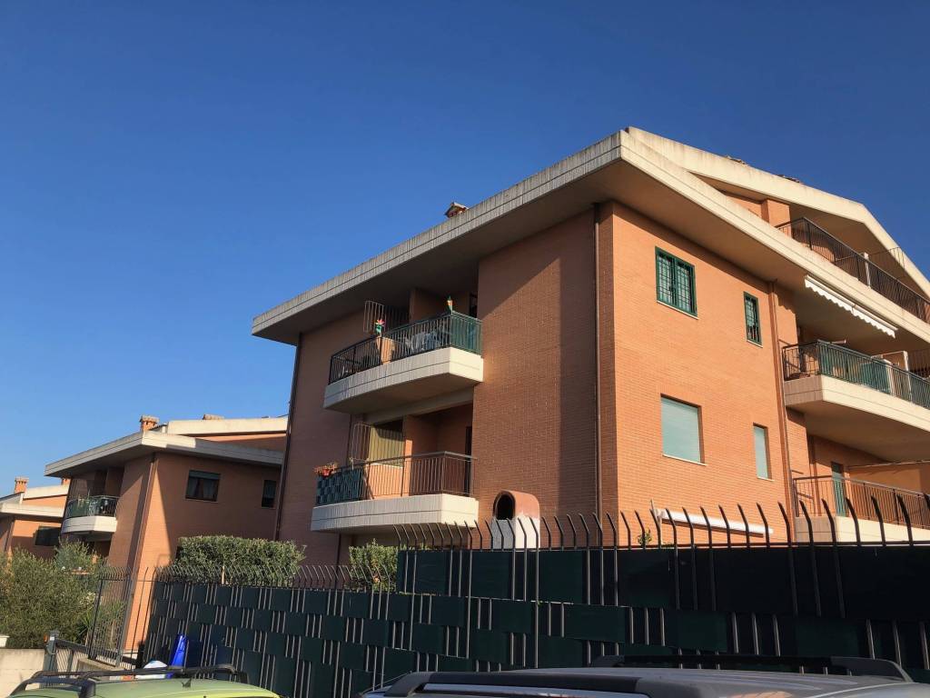 appartamento in vendita a Roma in zona Casal Morena