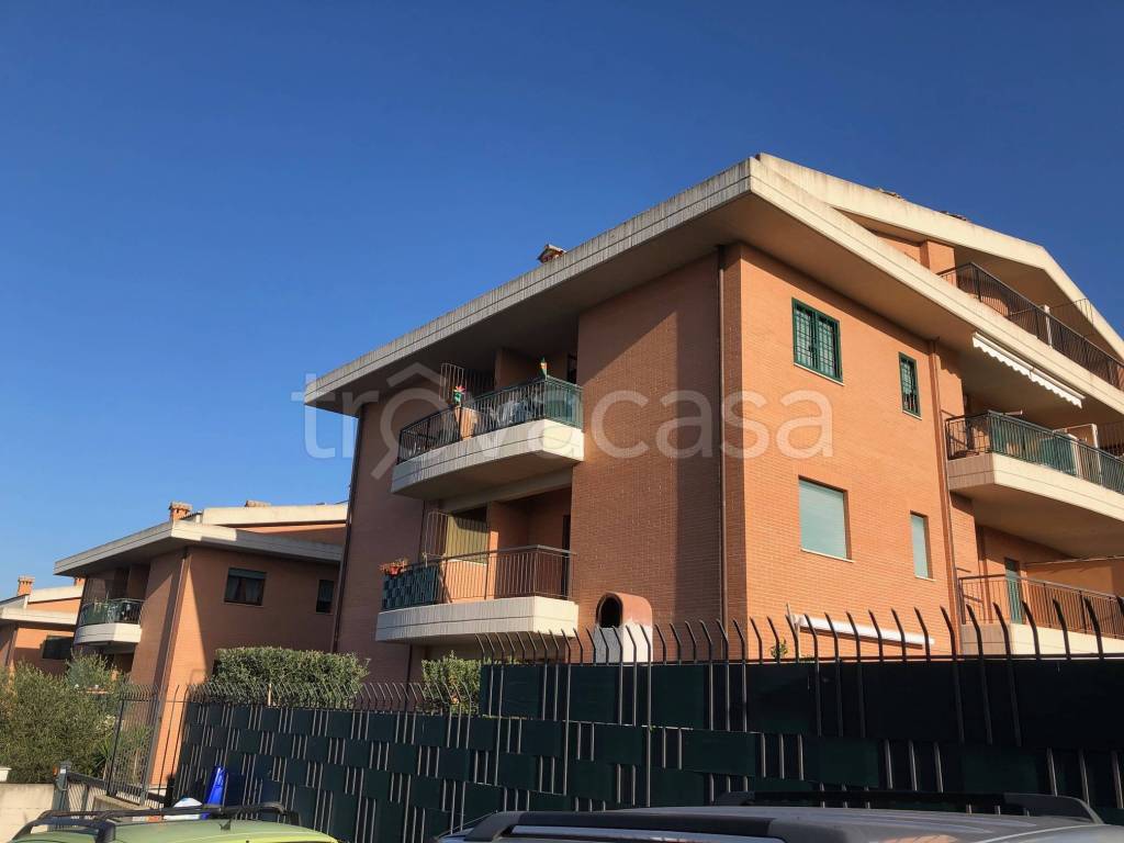 appartamento in vendita a Roma in zona Casal Morena