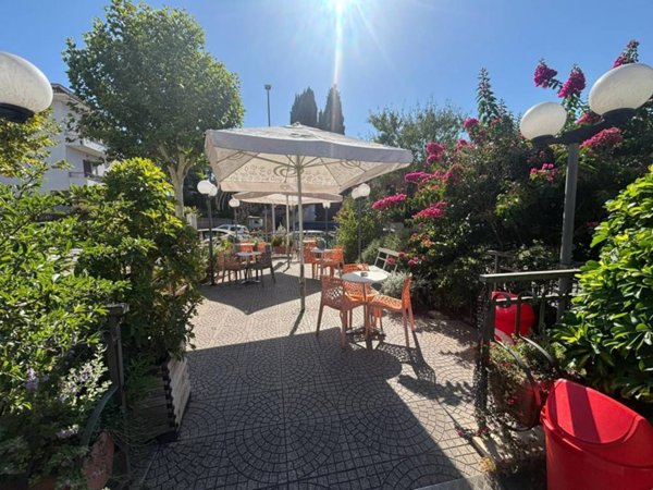 negozio in vendita a Roma in zona Dragona/Bagnoletto