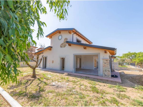casa indipendente in vendita a Roma in zona Borghesiana