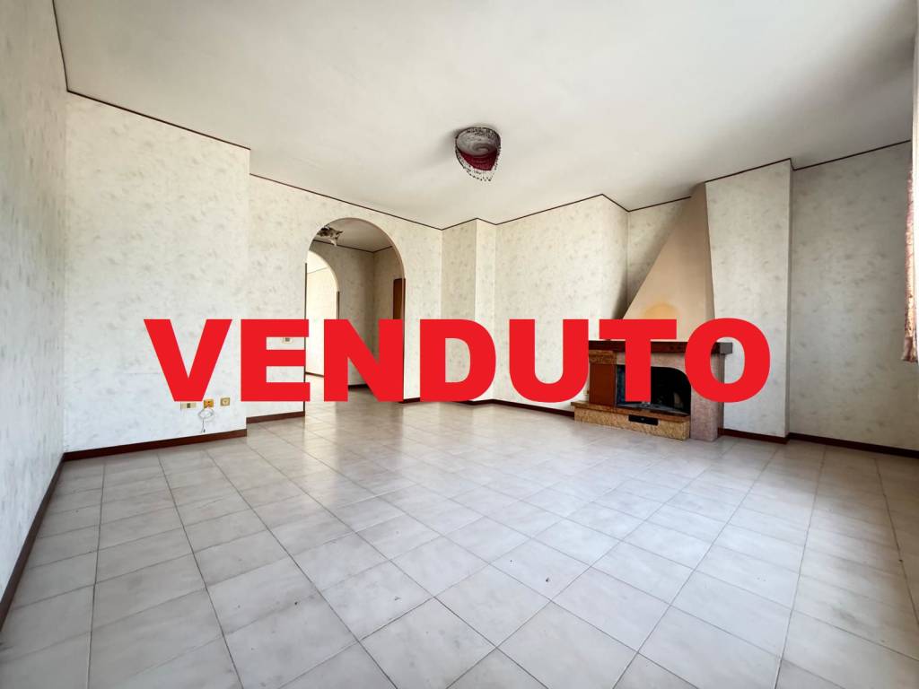 appartamento in vendita a Roma in zona Ardeatino