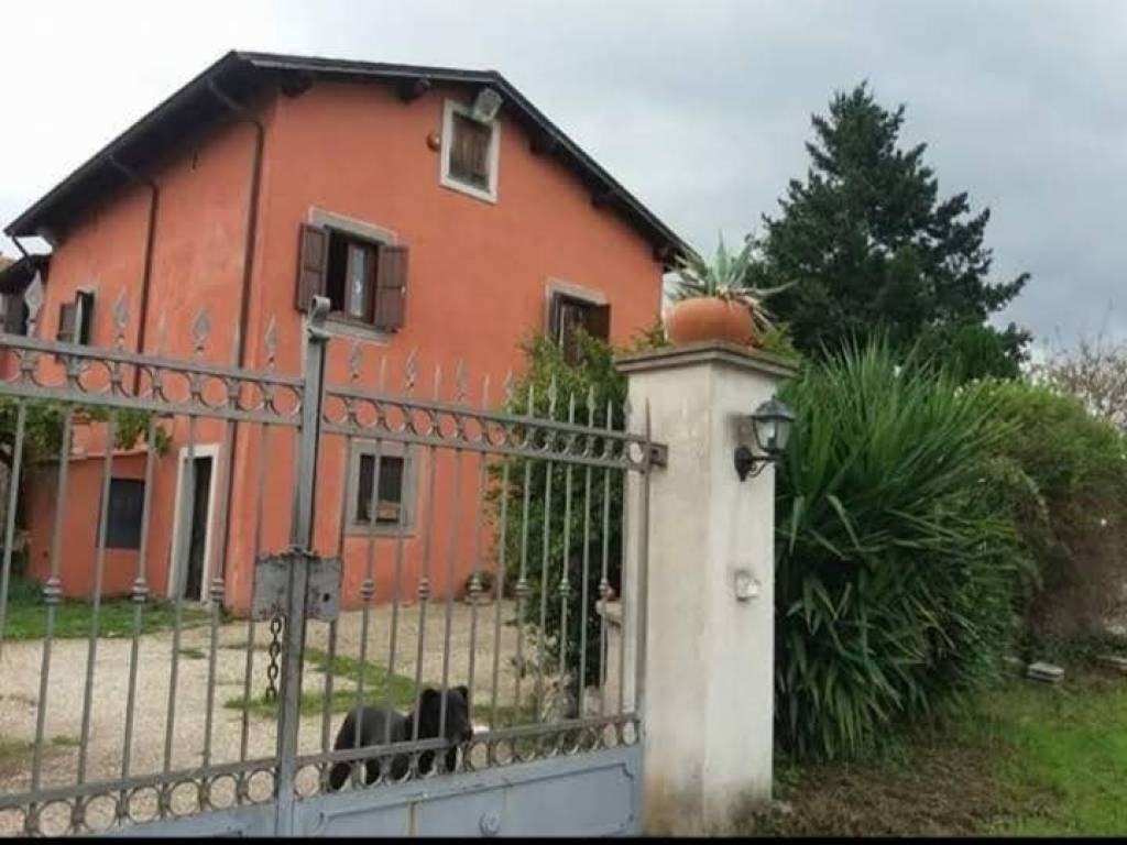 casa indipendente in vendita a Roma in zona Borghesiana