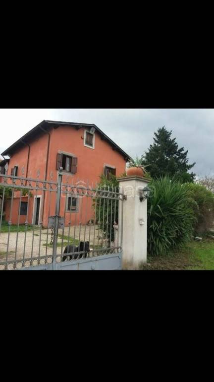 casa indipendente in vendita a Roma in zona Finocchio