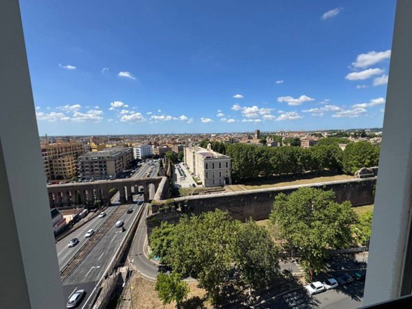 appartamento in vendita a Roma in zona Appio Claudio