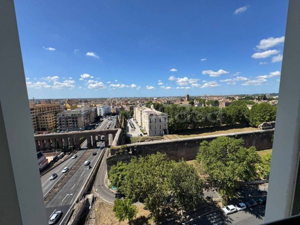 appartamento in vendita a Roma in zona Appio Claudio