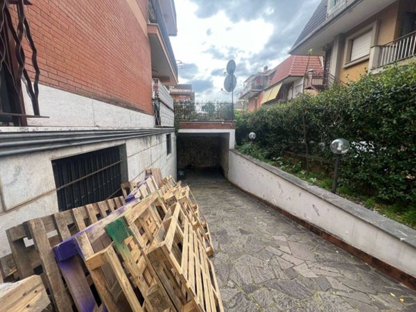 negozio in vendita a Roma in zona Romanina