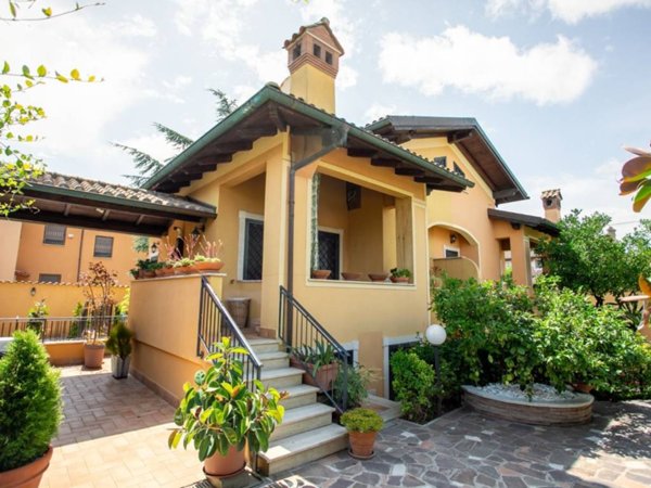 casa indipendente in vendita a Roma in zona Infernetto
