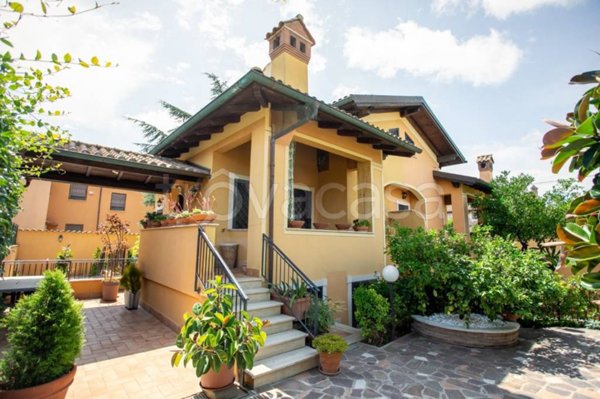 casa indipendente in vendita a Roma in zona Infernetto