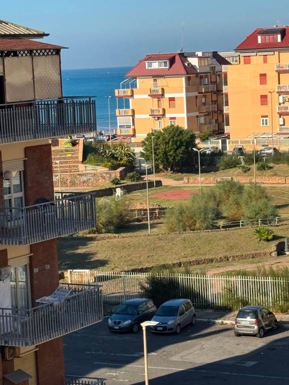 appartamento in vendita a Roma in zona Ostia