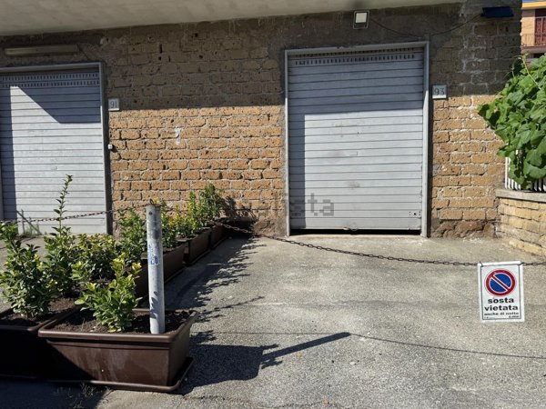 negozio in vendita a Roma in zona Torre Angela