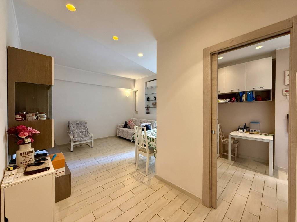 appartamento in vendita a Roma in zona Appio Latino