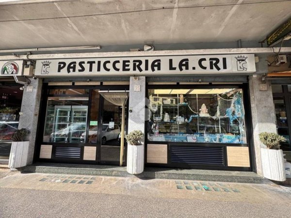 negozio in vendita a Roma in zona Ostia
