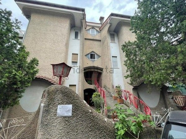 appartamento in vendita a Roma in zona Tomba di Nerone