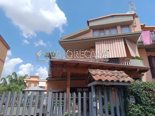 casa indipendente in vendita a Roma in zona Finocchio