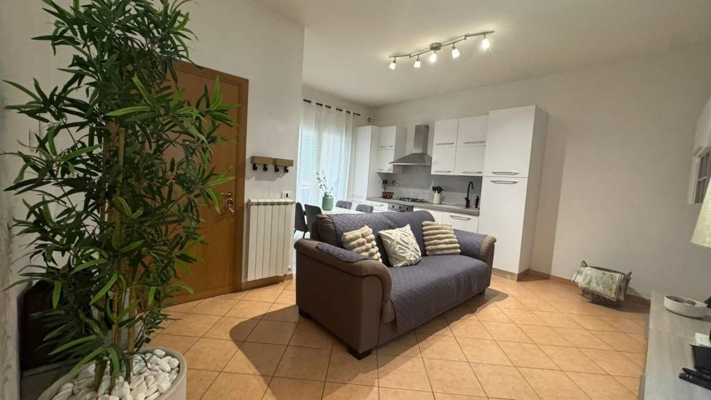 appartamento in vendita a Roma in zona Torre Gaia