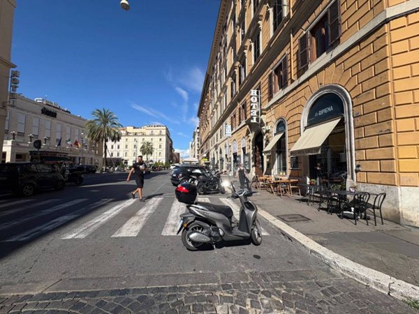 negozio in vendita a Roma in zona Esquilino