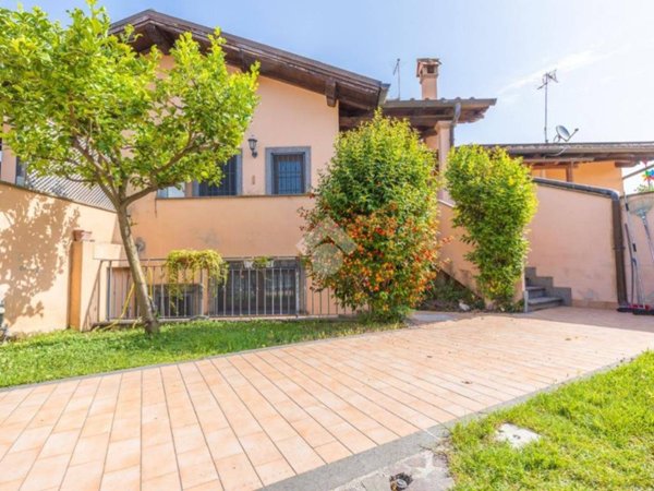 casa indipendente in vendita a Roma in zona Infernetto