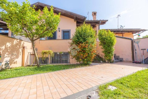 casa indipendente in vendita a Roma in zona Infernetto