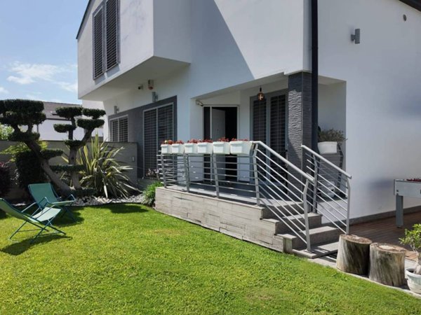 casa indipendente in vendita a Roma in zona Ostiense