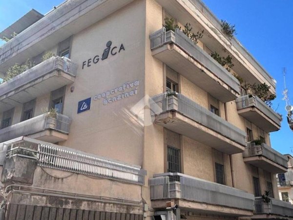 intera palazzina in vendita a Roma in zona Tuscolano
