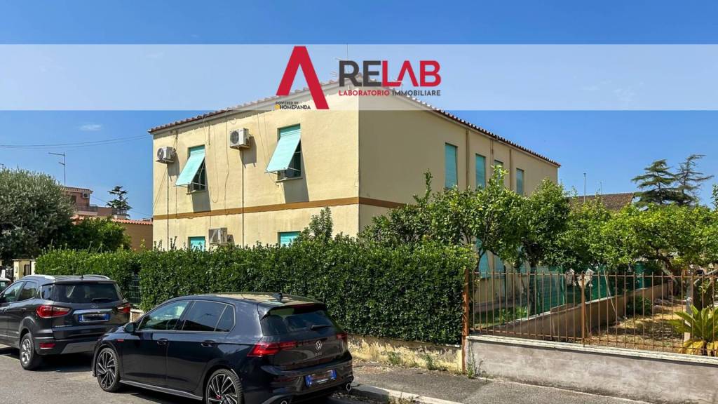 appartamento in vendita a Roma in zona Ostia Antica