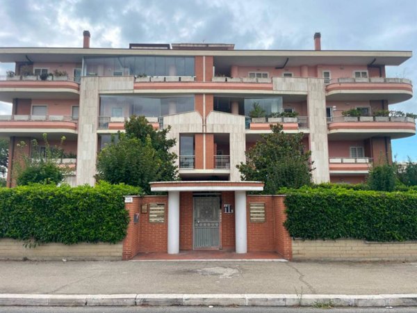 appartamento in vendita a Roma in zona Tor de' Cenci