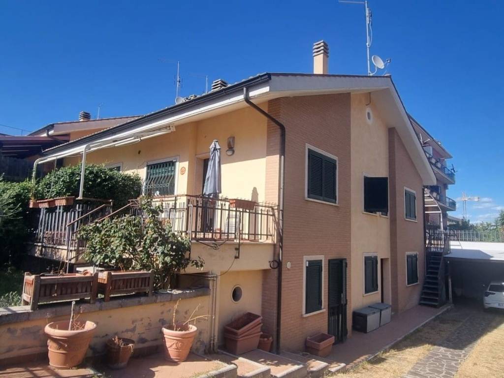 casa indipendente in vendita a Roma in zona Ponte di Nona