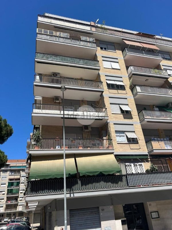 appartamento in vendita a Roma in zona Don Bosco