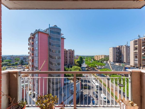 appartamento in vendita a Roma in zona Tor Cervara