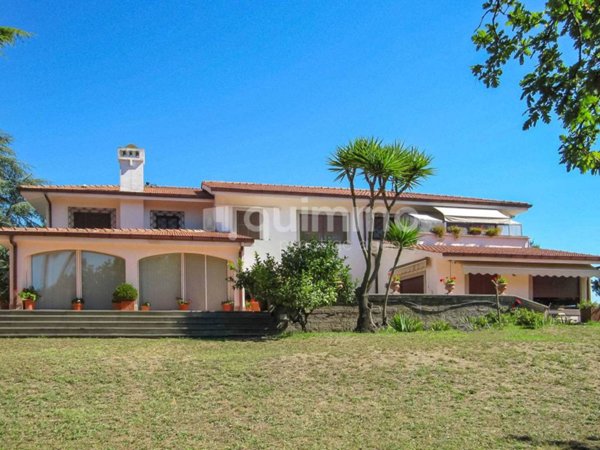 casa indipendente in vendita a Roma in zona Massimina/Casal Lumbroso