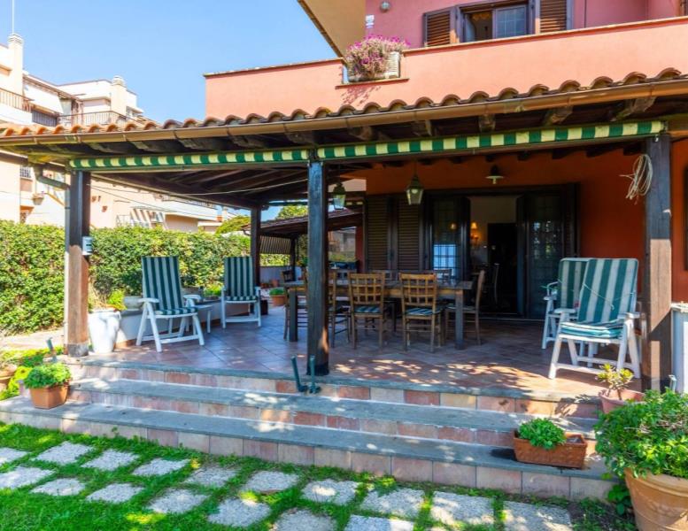 casa indipendente in vendita a Roma in zona Axa