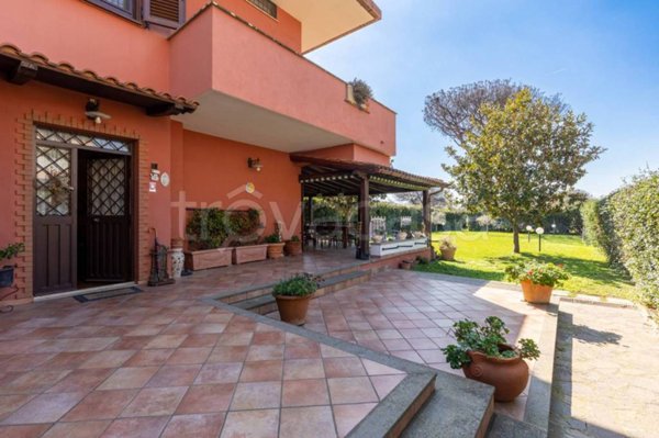 casa indipendente in vendita a Roma in zona Axa