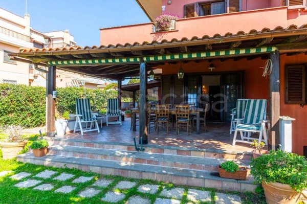 casa indipendente in vendita a Roma in zona Axa
