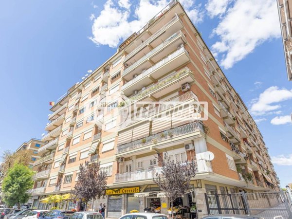 appartamento in vendita a Roma in zona Tuscolano