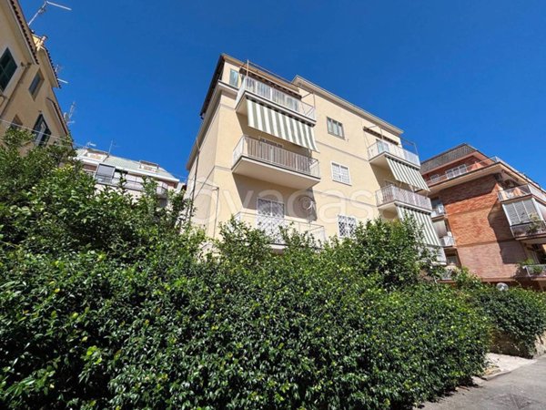 appartamento in vendita a Roma in zona Tomba di Nerone