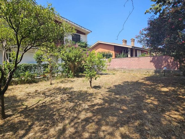 casa indipendente in vendita a Roma in zona Infernetto
